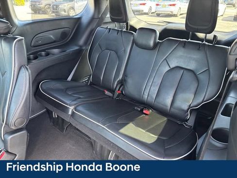 Used 2025 Chrysler Pacifica Limited FWD image 14