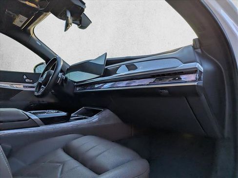 Used 2023 BMW 760i xDrive image 22