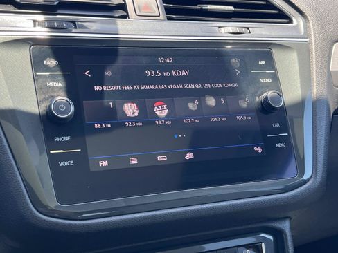 Used 2019 Volkswagen Tiguan SE w/ Panoramic Sunroof Package FWD image 12