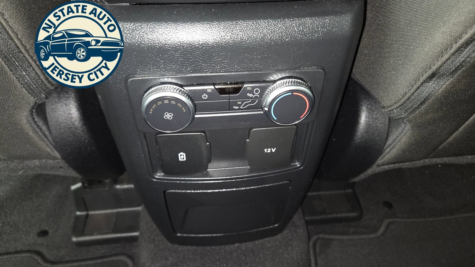 Used 2022 Ford Explorer XLT AWD/4WD image 32