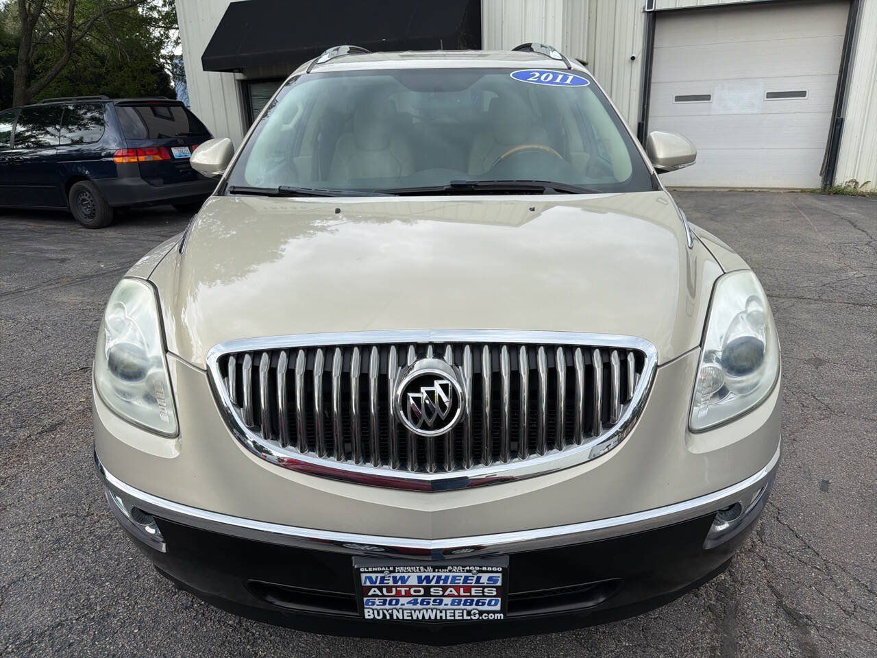 Used 2011 Buick Enclave CXL FWD image 2