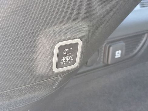 Used 2022 Jeep Grand Cherokee Summit AWD/4WD image 9