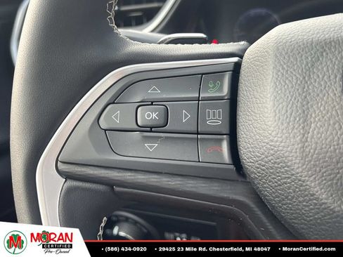 Used 2024 Jeep Grand Cherokee Altitude AWD/4WD image 25