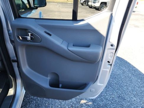 Used 2021 Nissan Frontier SV image 15