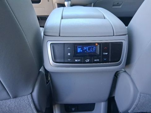 Used 2015 Toyota Highlander XLE FWD image 20