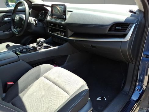Used 2025 Nissan Rogue SV AWD/4WD image 7