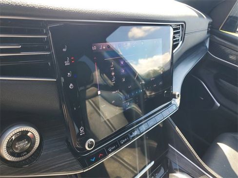 Used 2024 Jeep Wagoneer L Series II image 20