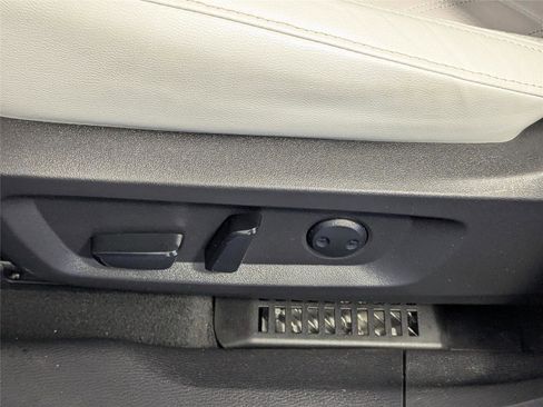 Used 2023 Mitsubishi Outlander SEL image 11