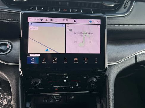 Used 2024 Jeep Grand Cherokee L Limited w/ Black Appearance Package image 21