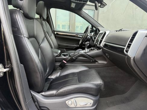 Used 2016 Porsche Cayenne S image 22