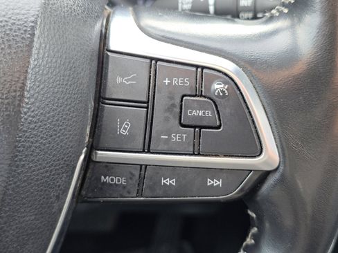 Used 2021 Toyota Highlander XLE image 33