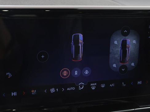 Used 2025 Lincoln Nautilus Premier image 11