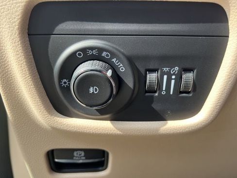 Used 2024 Jeep Grand Cherokee Limited w/ Trailer Tow Package image 21