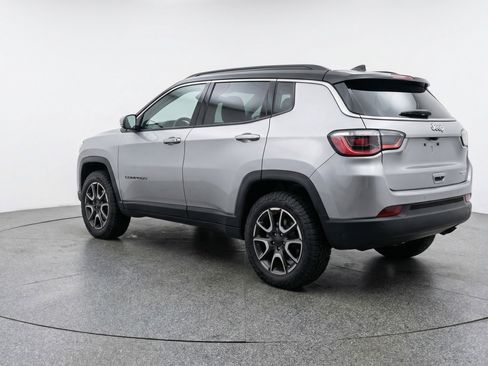 Used 2025 Jeep Compass Trailhawk AWD/4WD image 6