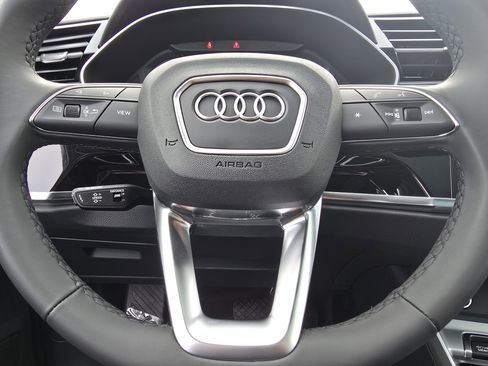 New 2025 Audi Q3 2.0T Premium image 21