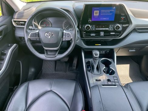 Used 2023 Toyota Highlander XLE FWD image 9