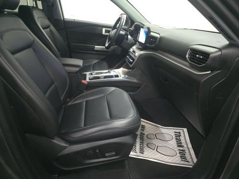 Used 2023 Ford Explorer XLT w/ Equipment Group 202A image 3
