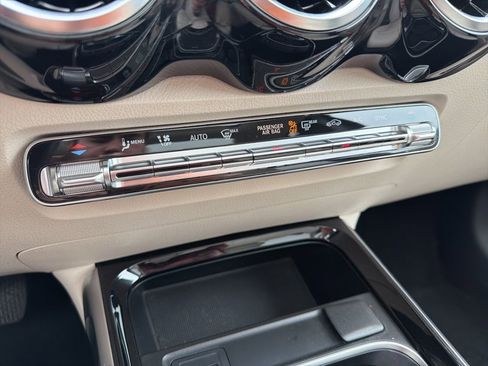 Used 2020 Mercedes-Benz GLB 250 4MATIC image 36