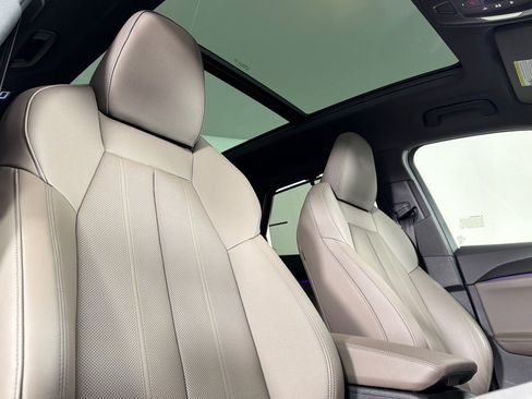 Used 2025 Audi Q5 Premium Plus w/ Premium Plus image 16