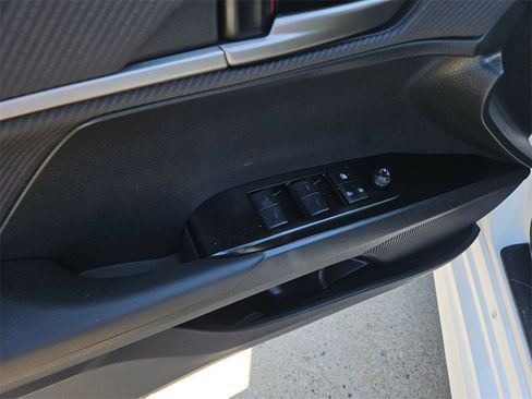 Used 2025 Toyota Camry SE image 15