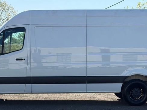 Used 2022 Mercedes-Benz Sprinter 2500 image 8