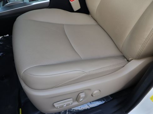Used 2023 Toyota 4Runner Limited AWD/4WD image 19
