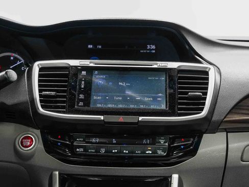 Used 2017 Honda Accord EX image 14