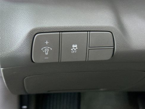 Used 2025 Hyundai Elantra SEL FWD image 17