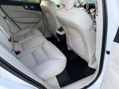 Used 2022 Volvo XC60 B5 Inscription AWD/4WD image 13