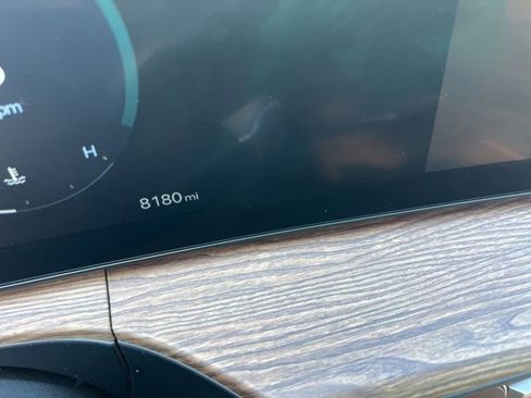 Used 2025 Hyundai Santa Fe Limited AWD/4WD image 13