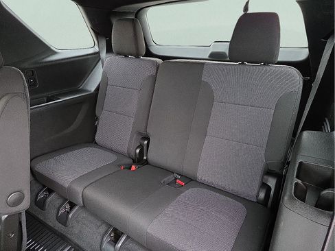 Used 2023 Chevrolet Traverse LT image 10