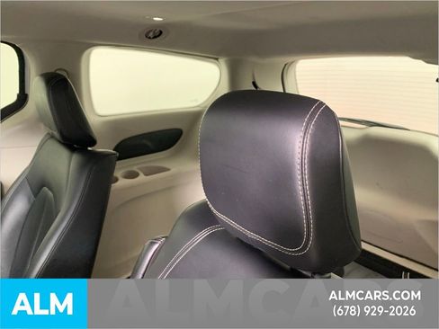 Used 2024 Chrysler Pacifica Select image 31
