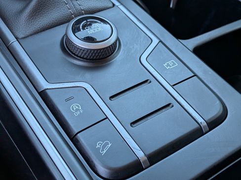 Used 2023 Kia Sorento LX image 36