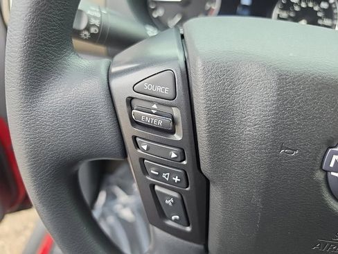 Used 2022 Nissan Frontier SV AWD/4WD image 13