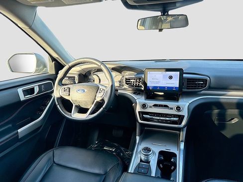 Used 2022 Ford Explorer XLT w/ Equipment Group 202A image 25