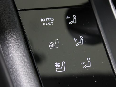 New 2026 Porsche Macan image 30