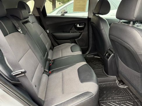 Used 2022 Kia Niro EX w/ Cold Weather Package image 18