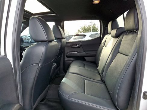 Certified 2022 Toyota Tacoma TRD Off-Road image 10