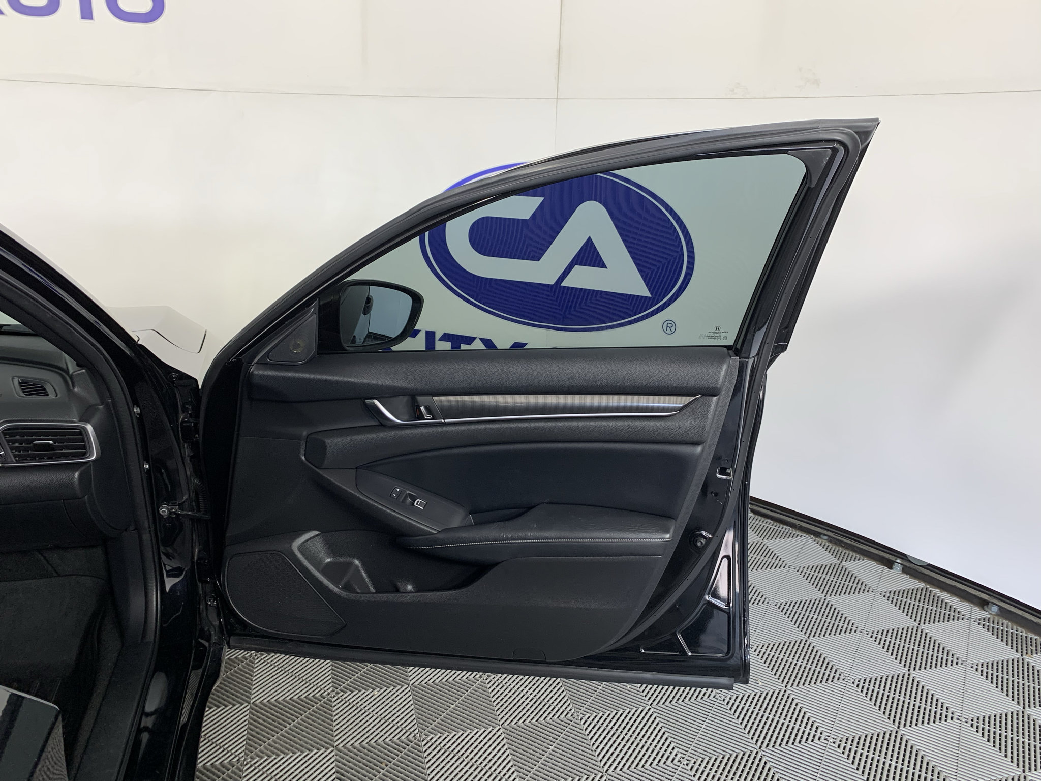 Used 2018 Honda Accord Sport image 35