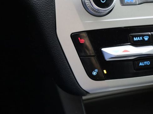 Used 2022 Ford Explorer XLT w/ Equipment Group 202A image 9