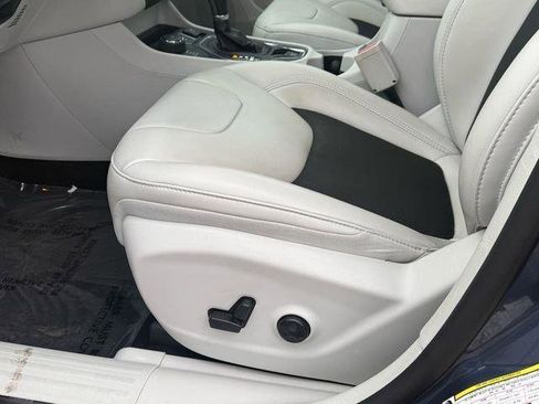 Used 2021 Jeep Cherokee Latitude Plus image 15