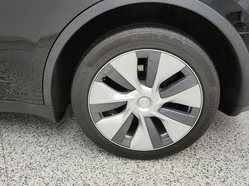 Used 2023 Tesla Model Y Long Range AWD/4WD image 9