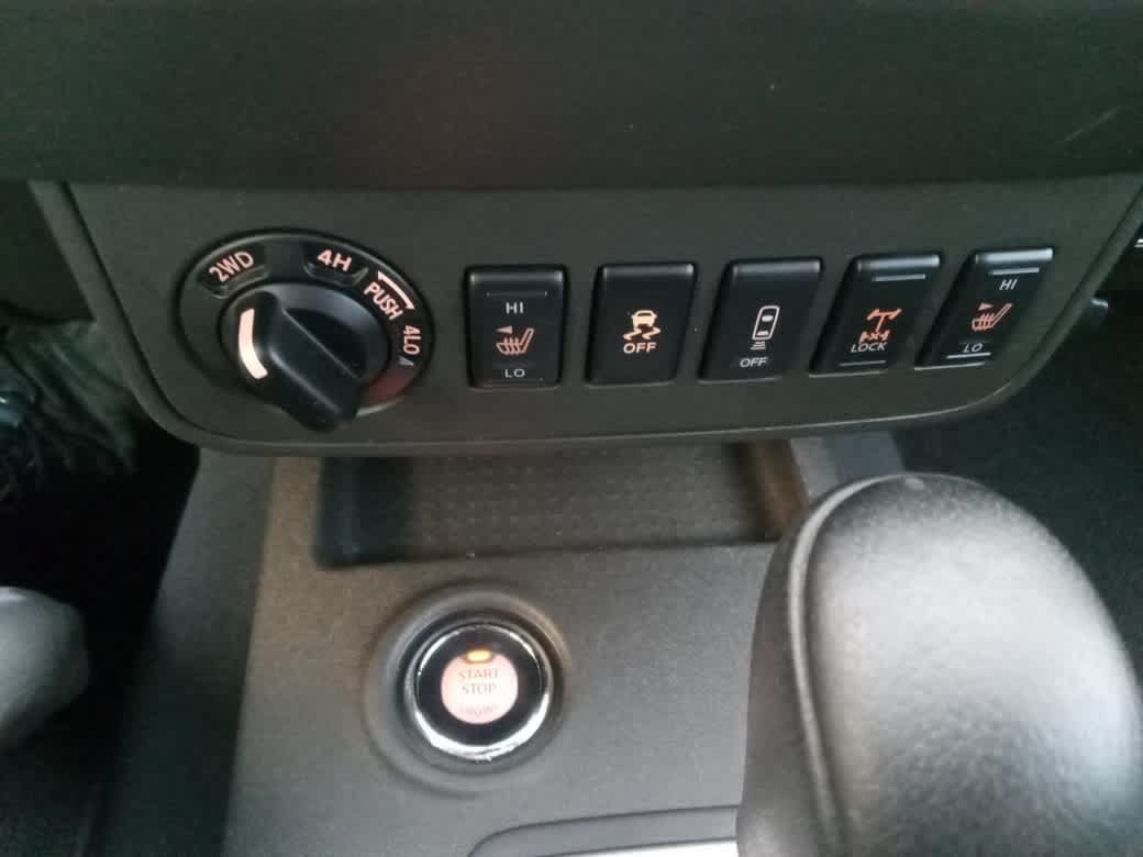Used 2020 Nissan Frontier PRO-4X AWD/4WD image 22