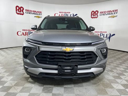 Used 2025 Chevrolet TrailBlazer LT AWD/4WD image 2