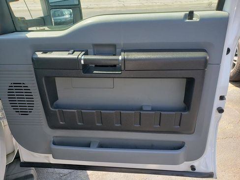 Used 2016 Ford F550 4x4 Regular Cab Super Duty image 13