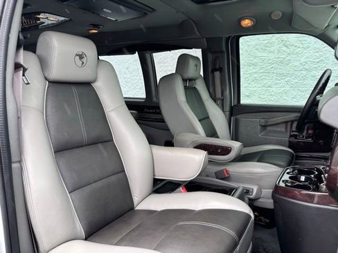 Used 2019 GMC Savana 2500 RWD image 22