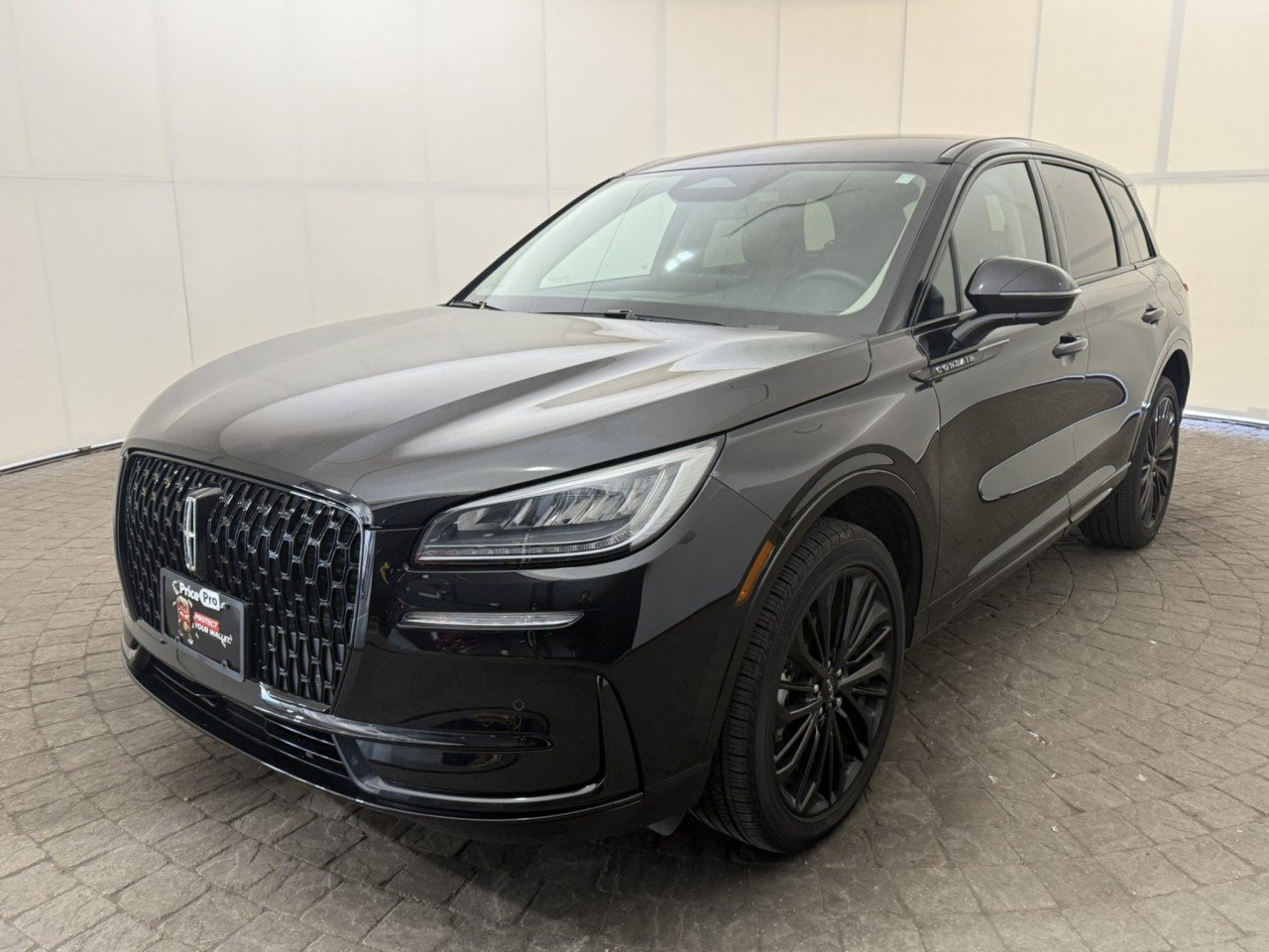 Used 2025 Lincoln Corsair AWD w/ Jet Appearance Package image 3