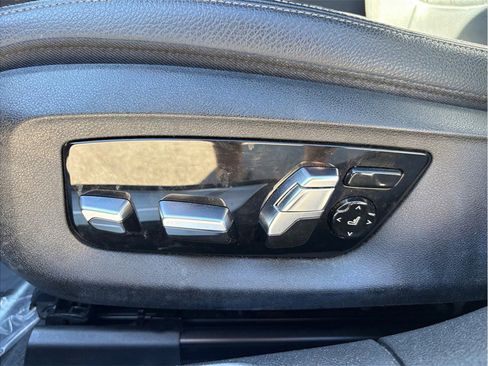 Used 2019 BMW 740i w/ M Sport Package image 19
