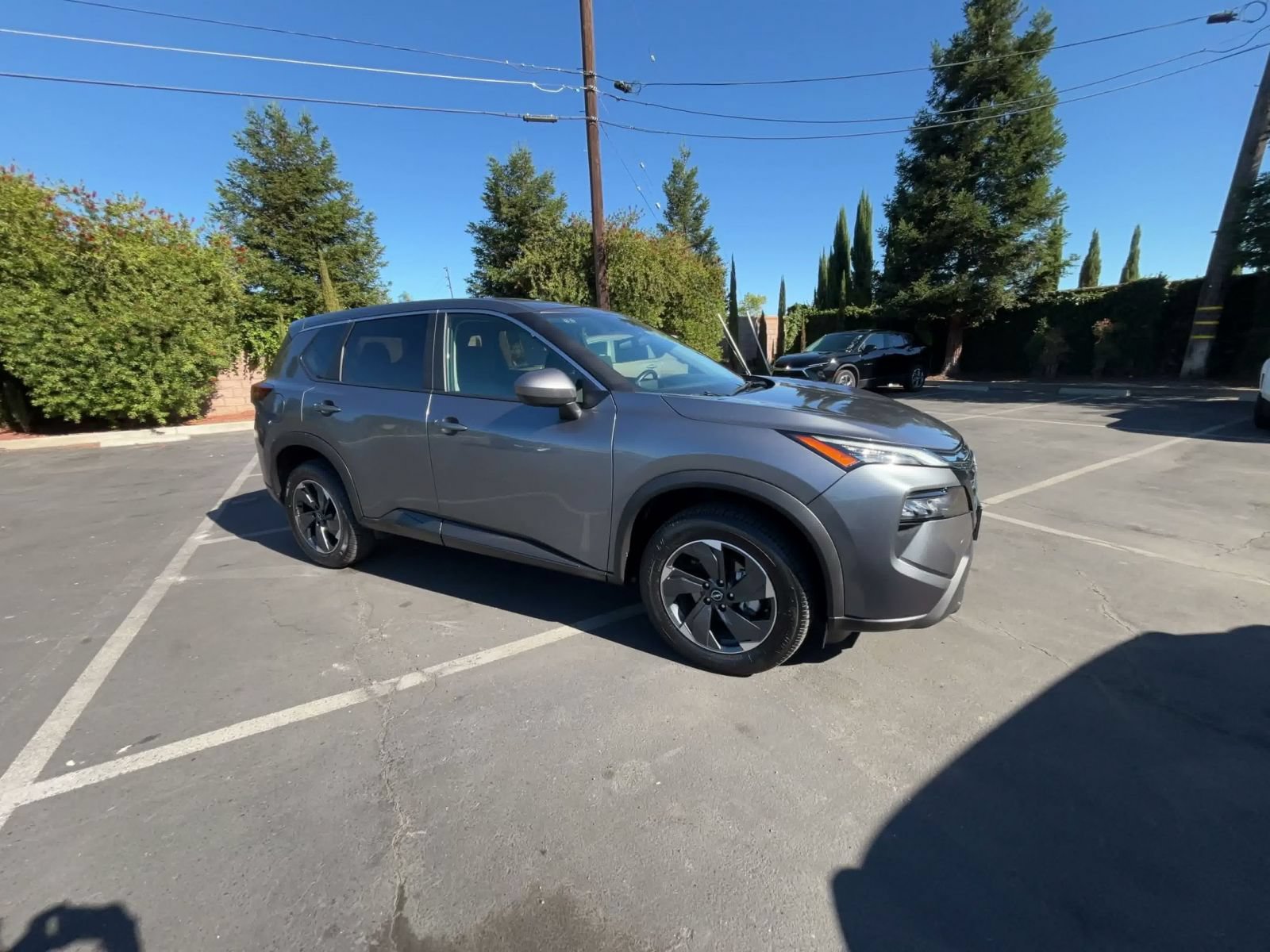 Used 2025 Nissan Rogue SV AWD/4WD image 2
