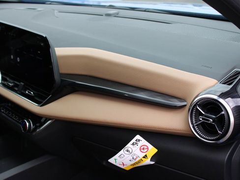 Used 2025 Chevrolet Equinox ACTIV w/ Safety and Technology Package image 33